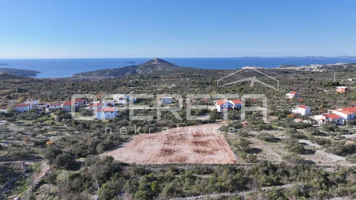 Grundstück in Primošten mit Panoramablick auf das Meer - ideal für den Bau einer Villa
