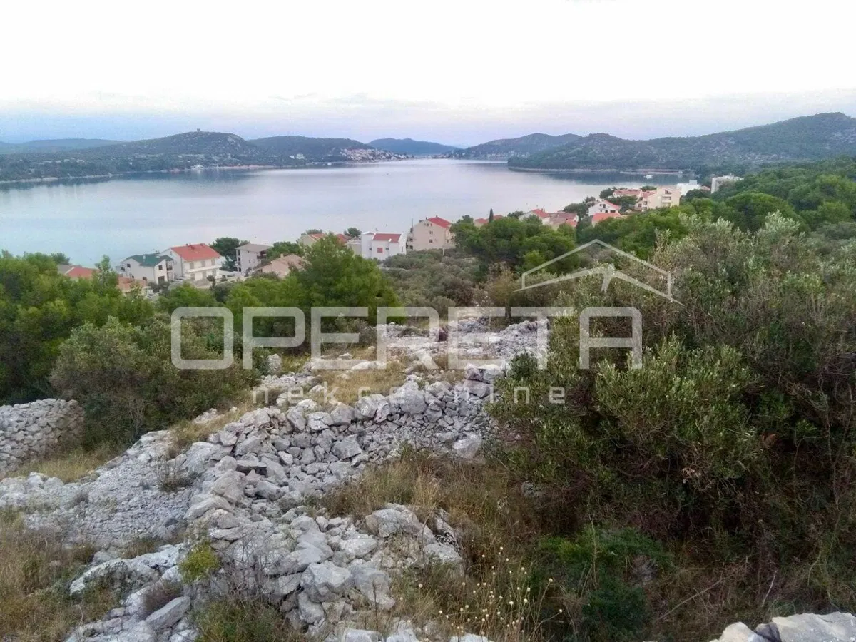 Građevinsko zemljište s pogledom na more – Betina, 150 m od obale!