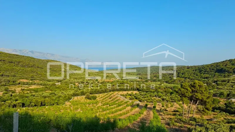 Terreno agricolo con 500 mandorli e vista mare, Brač – 3