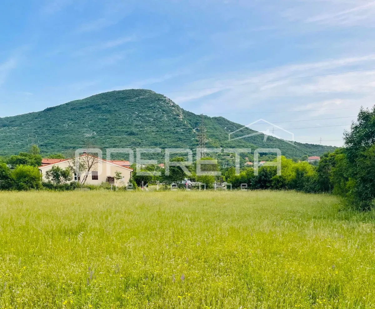 Građevinsko zemljište 1.760 m² – Konjsko, Klis