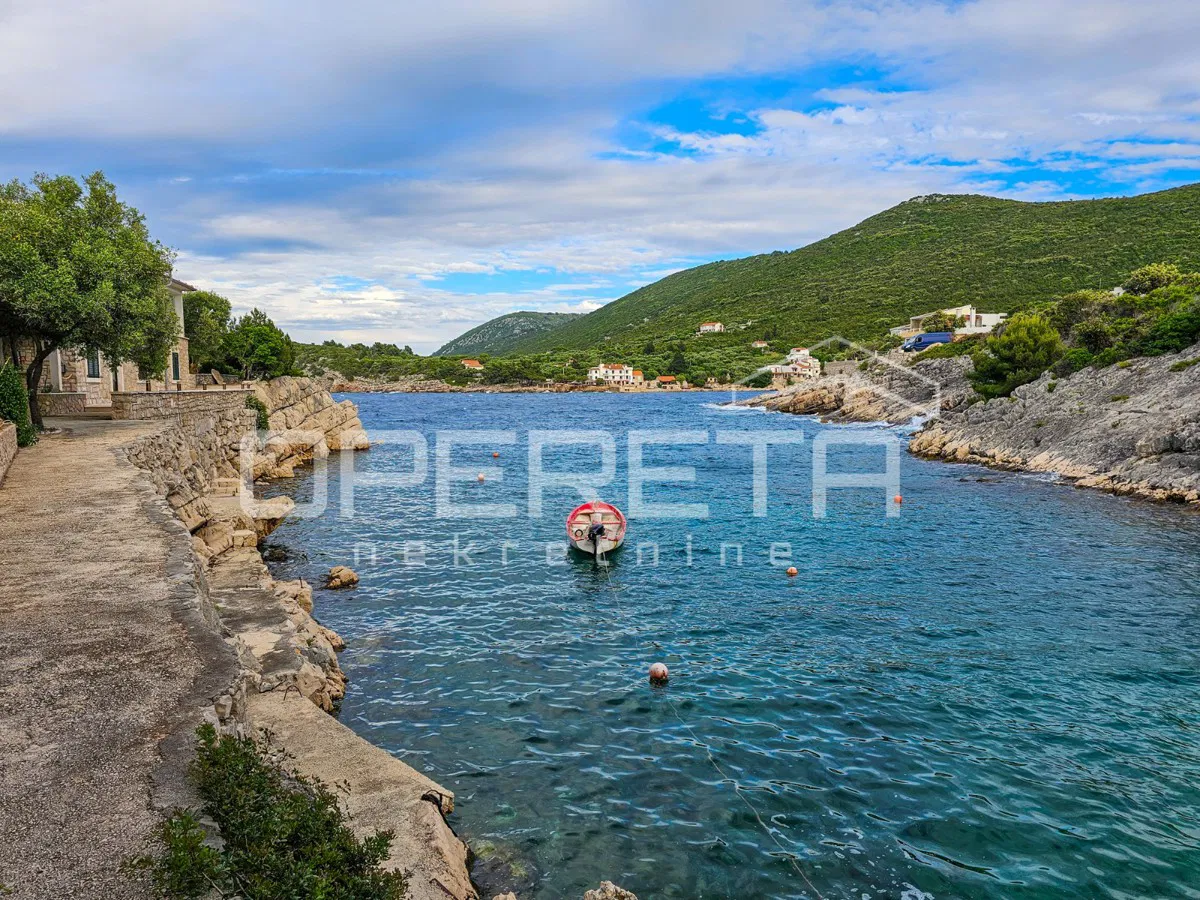Građevinsko zemljište s objektom u prvom redu do mora, Zastražišće, Hvar