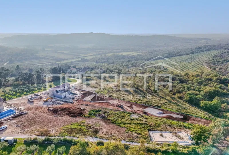 Istria, dintorni di Umago – terreno con permesso di costruzione e vista mare – 2