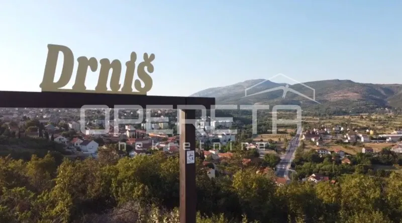 Zemljište za park ili igralište – Drniš, 2520 m², Z1 zona