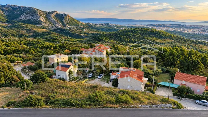 Klis - terreno edificabile con vista mare!