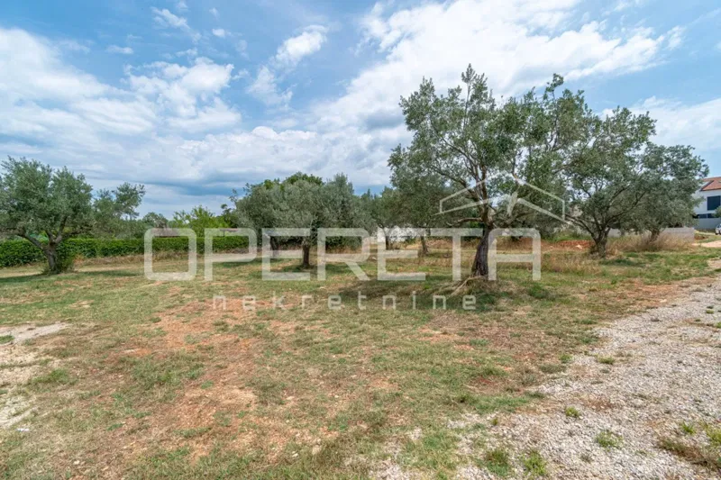 Peroj – Terreno edificabile di 778m2 con vista mare! – 2