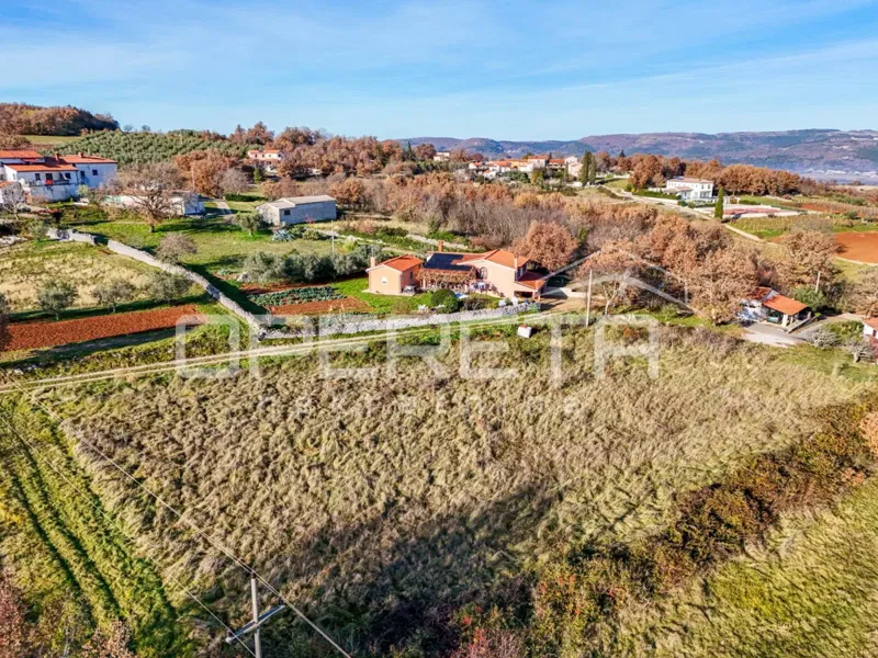 Istra- okolica Motovuna- Rakotule – Građevinsko zemljište s dozvolom i pogledom