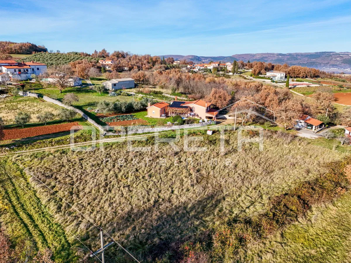 Istra- okolica Motovuna- Rakotule – Građevinsko zemljište s dozvolom i pogledom