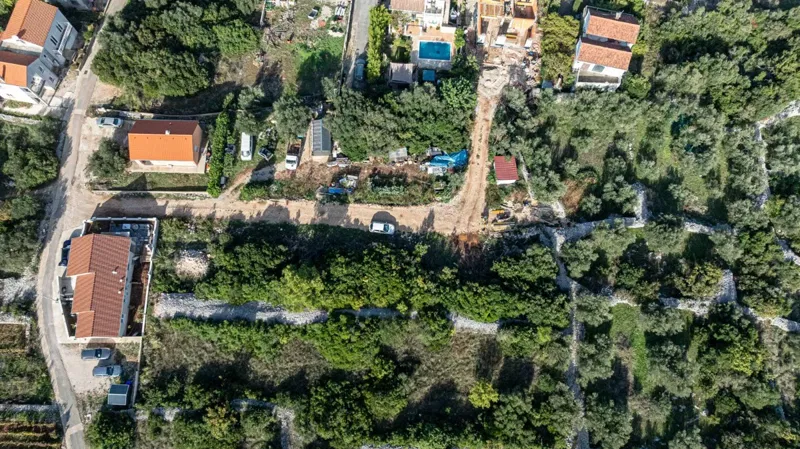 Idealno zemljište, 501m2, u mirnom djelu Korčule