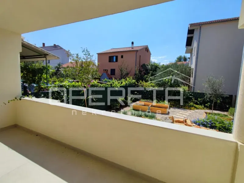 Nuova costruzione, appartamento 2s di 75 m2 con locale commerciale di 30 m2, giardino e garage – 2