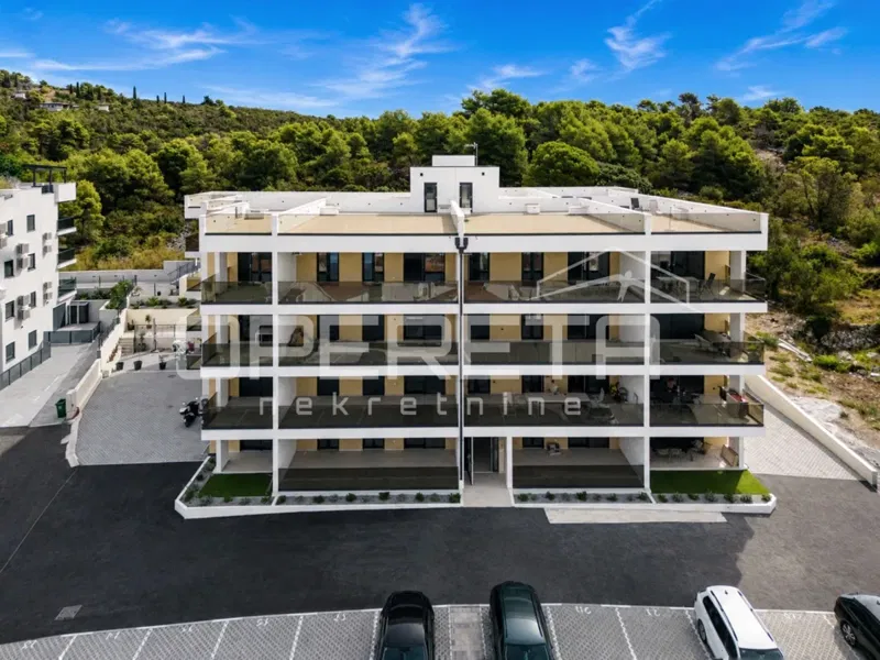 Ciovo / Penthouse with panoramic sea view – move-in ready – 3