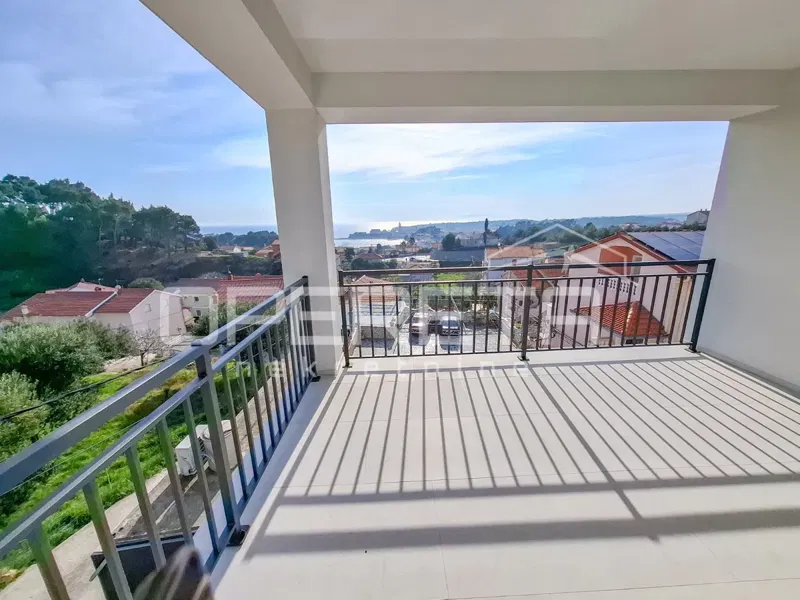 Nuova costruzione a Banjol con vista mozzafiato sul mare e sul centro storico di Rab. – 2