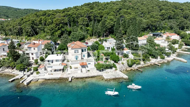 Dvije jedinice prvi red do mora, terasa i vrt, Korčula