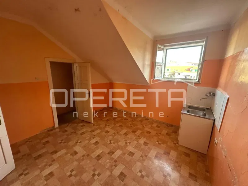 Three-Bedroom Apartment in the Center of Split – Renovation, High Ceilings – 2