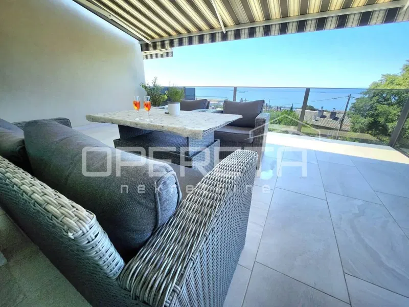 Turnić – Spacious Three-Bedroom Apartment with Large Terrace and Sea View, 2 Parking Spaces + Attic Space – 2