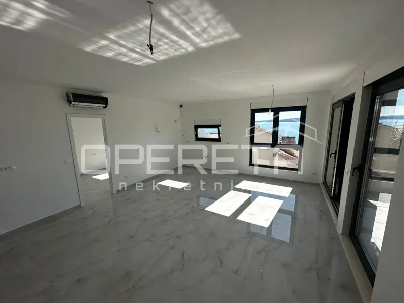 Penthouse in Okrug Gornji with rooftop pool and sea view – 2