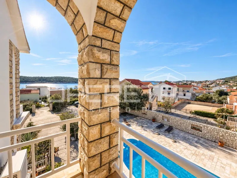Apartment building in Barbati on the island of Rab – 3