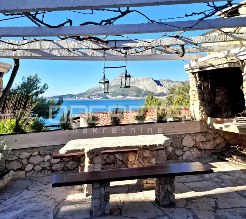 Ottima investimento vicino a Omiš con turismo consolidato! – 2