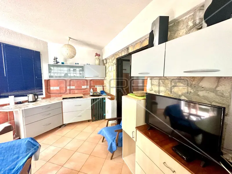 House with a cellar and spacious yard in Murter, 80.57 m2 – 3