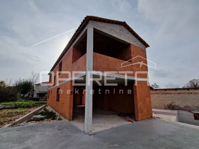 Istria, Svetvinčenat, nuova casa con piscina circondata dalla natura – 3