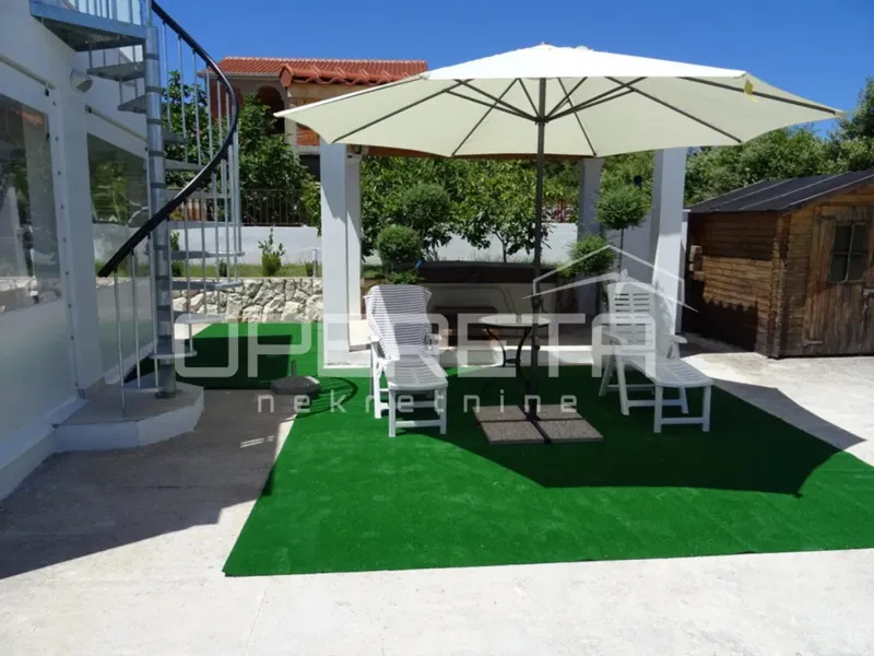 House with 2 apartments and a yard, 150m from the sea – 3