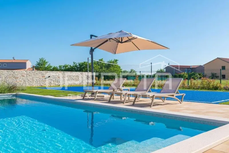 Istria, Svetvinčenat, splendida villa al piano terra con piscina e campo da pallavolo, posizione tranquilla – 3