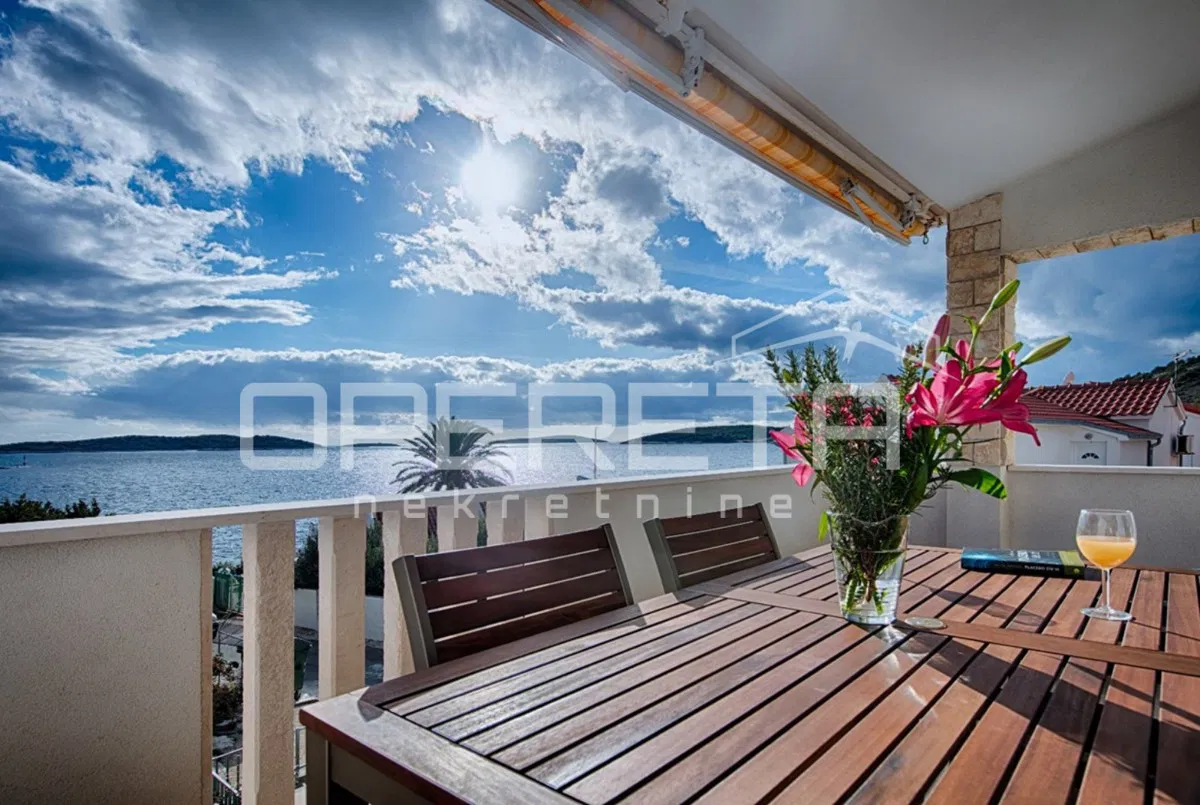 VENDITA, CASA RISTRUTTURATA CON 3 APPARTAMENTI, VIS, 100 M DAL MARE