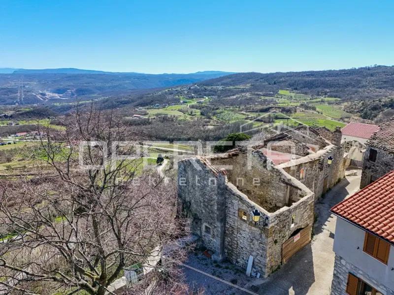 Tre case a schiera da ristrutturare in ottima posizione con vista panoramica. – 3