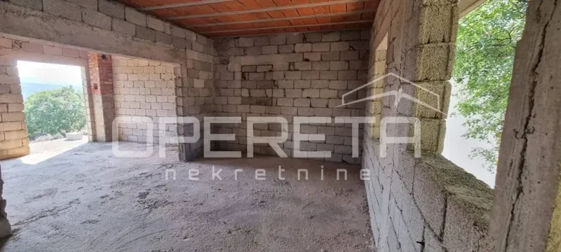 Casa incompleta a Brač – Humac Gornji su 1.820 m² di terreno – 2