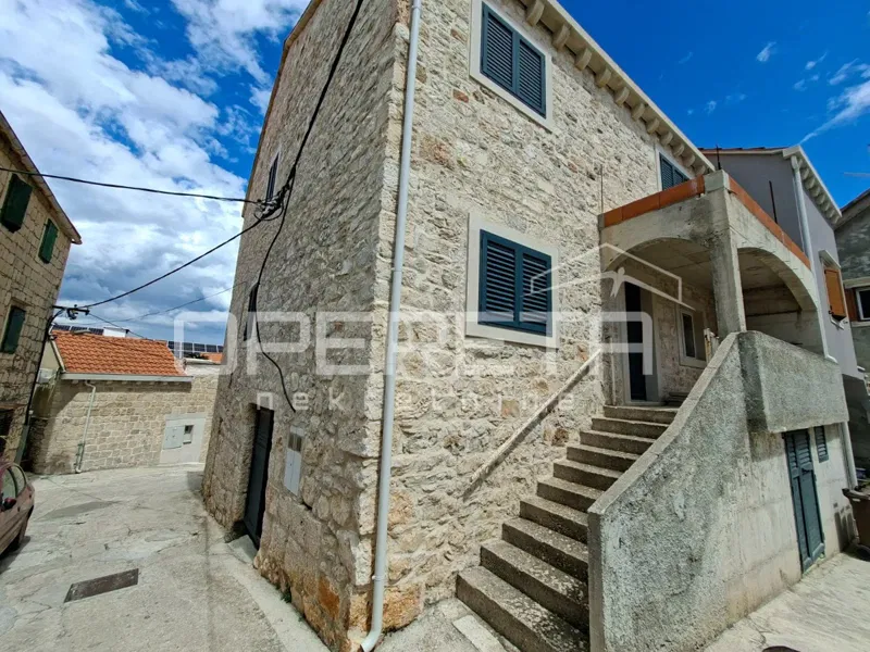 Traditional stone house with garage, by the sea, Sutivan, Brač – 2