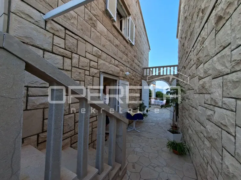 *** Povlja, Brač - villa in pietra tradizionale in prima fila sul mare *** – 3