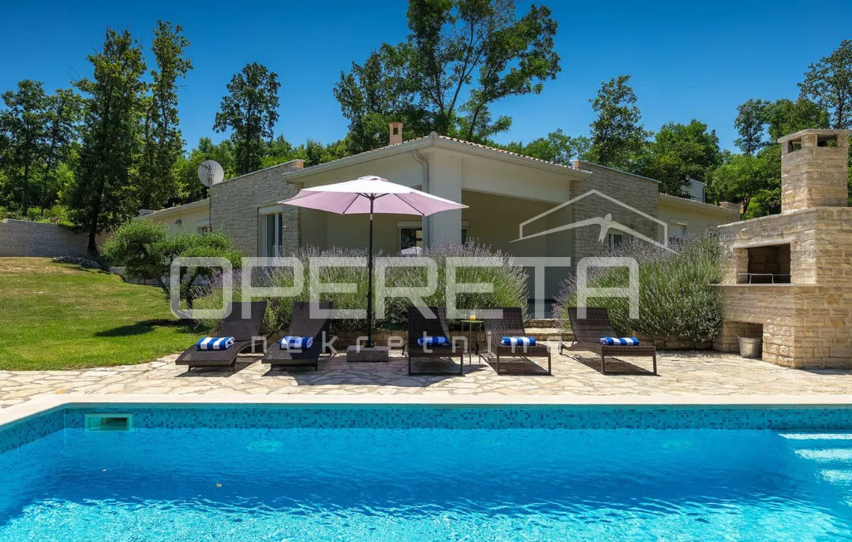 Istria, Labin, splendida casa con piscina su un terreno di 4261 m2, posizione tranquilla