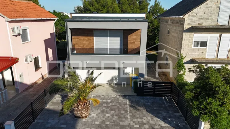 Vir – Villa indipendente con quattro appartamenti modernamente arredati, 170 m² – 2