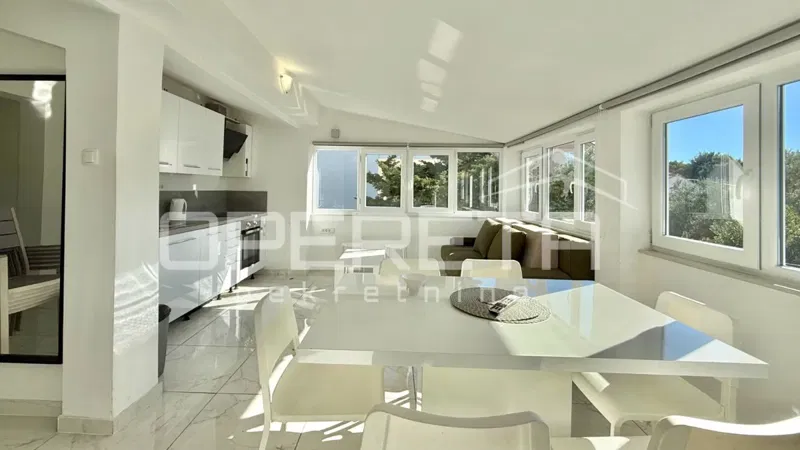 Novalja – Casa bifamiliare con 2 appartamenti trilocali e giardino – 3