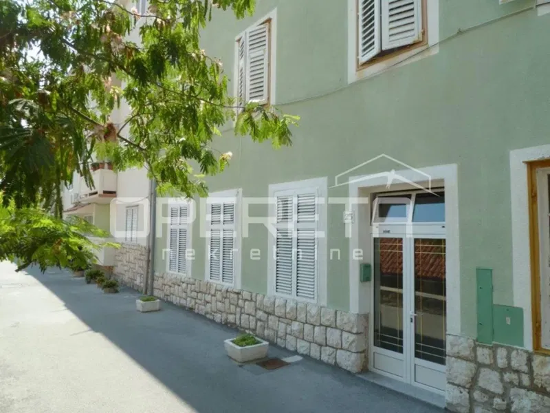 Stone villa near the center of Rab with a garden and terrace – 2