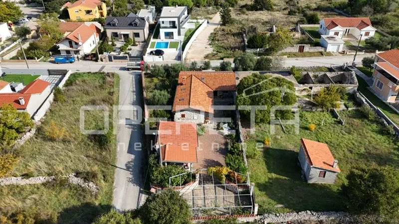 Zadar, Crno - Stone house with a cellar and a large yard – 2