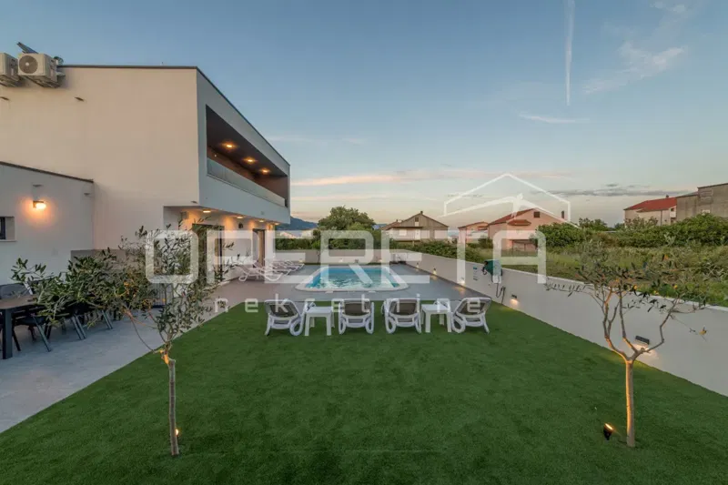 Newly built modern villa with garage and pool, Kaštel Nov – 2