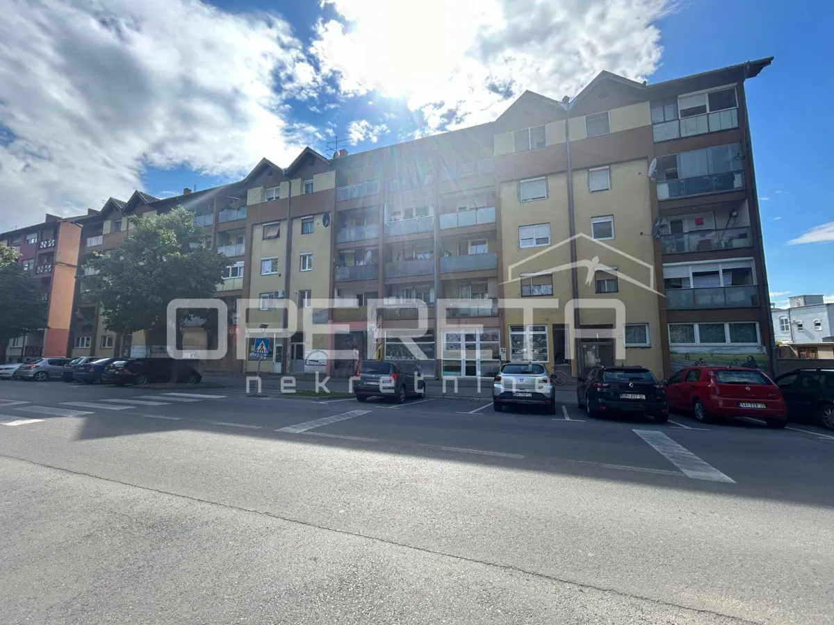 Vendita, Locale su strada, Beli Manastir, Trg Slobode, 248m2