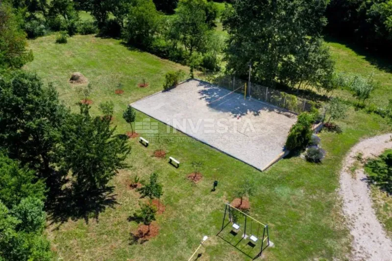 Spacious estate with three houses and two swimming pools – 3
