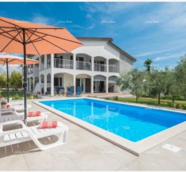 Poreč, Detached House with Pool and 5 Residential Units – 2