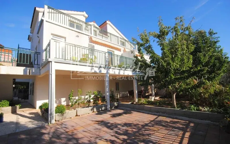 Marina, Vinišće, Apartmanska kuća s pogledom na more