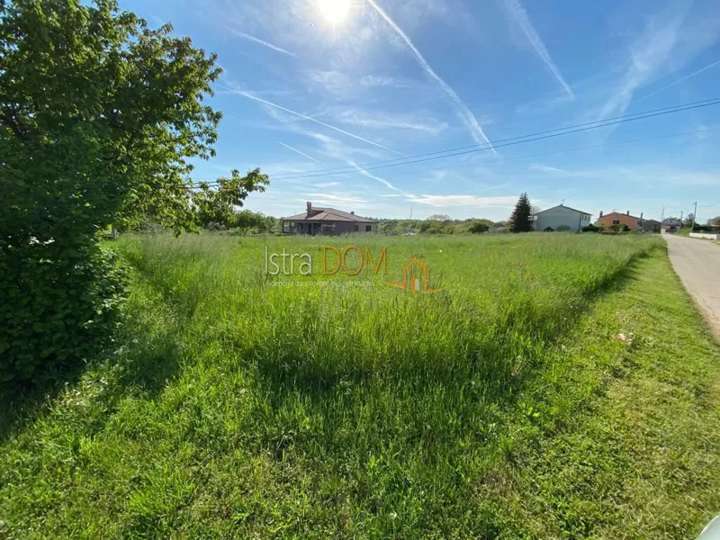 * ŽELISKI – BARBAN 2.240 m² GRAĐEVINSKOG ZEMLJIŠTA * – 3