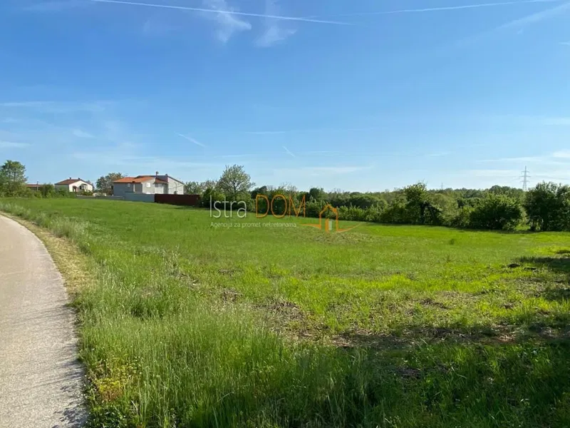 * ŽELISKI – BARBAN 4.405 m² GRAĐEVINSKOG ZEMLJIŠTA * – 2