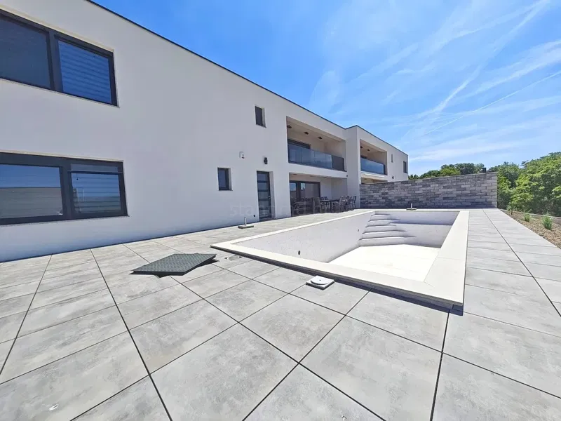Zona di Krk, nuova villetta bifamiliare con piscina e vista mare! – 3