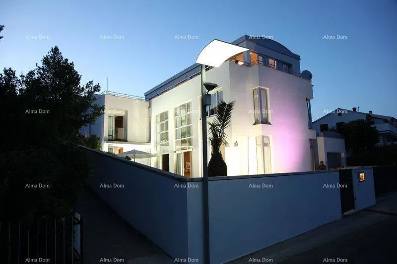 For Sale – Luxury Villa 60 m from the Sea, Sandy Cove – 2