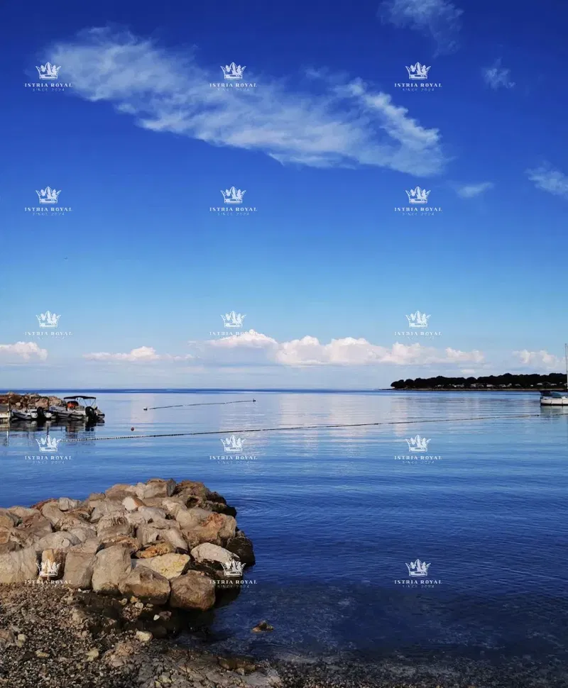 Istra, Poreč, Wohnung 45m², Meerblick, 400m vom Meer, möbliert, Terrasse, Parkplatz