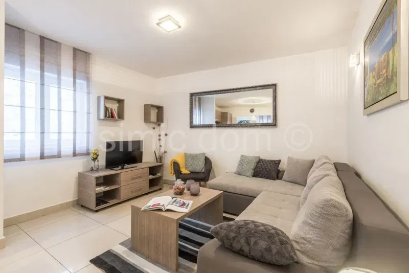 Two-bedroom apartment with terrace, Varos, Split – 2