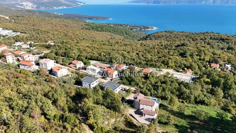 Drenje - građevinsko zemljište s projektom vile