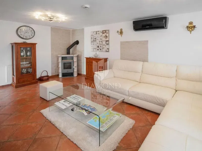 Pula, Valdebek - detached house with 4 apartments and a large garden – 3