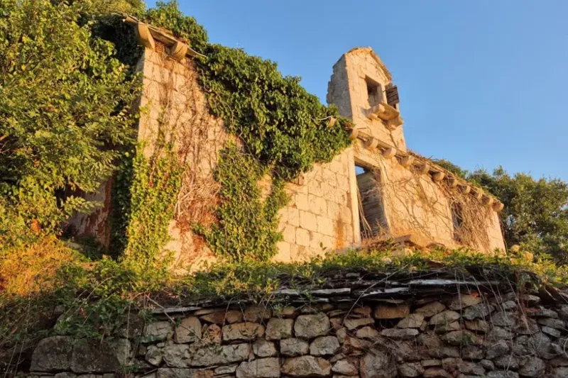 Ruined stone houses with outbuildings – 3