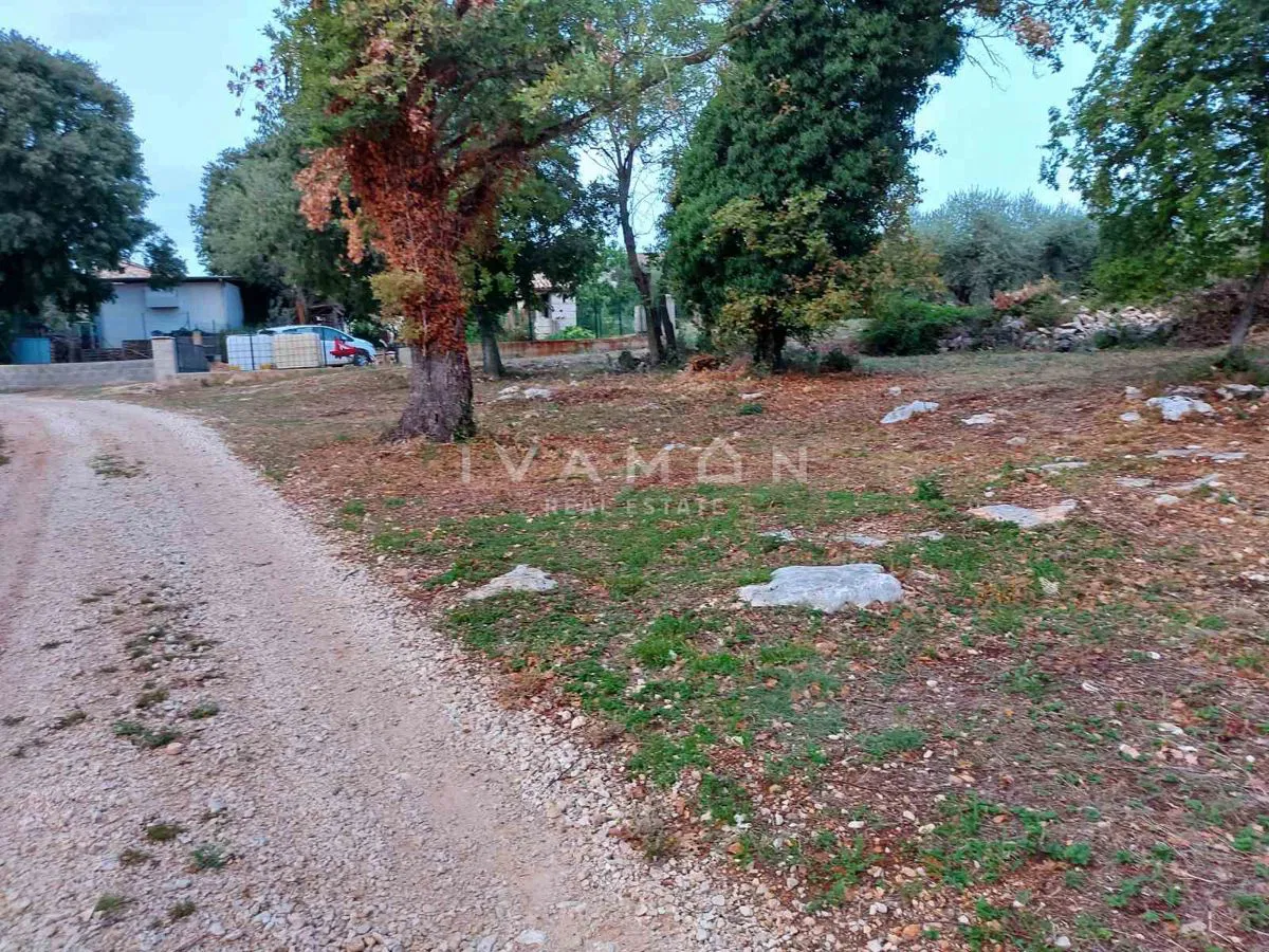 Stavební pozemek 915 m², 6 km od moře